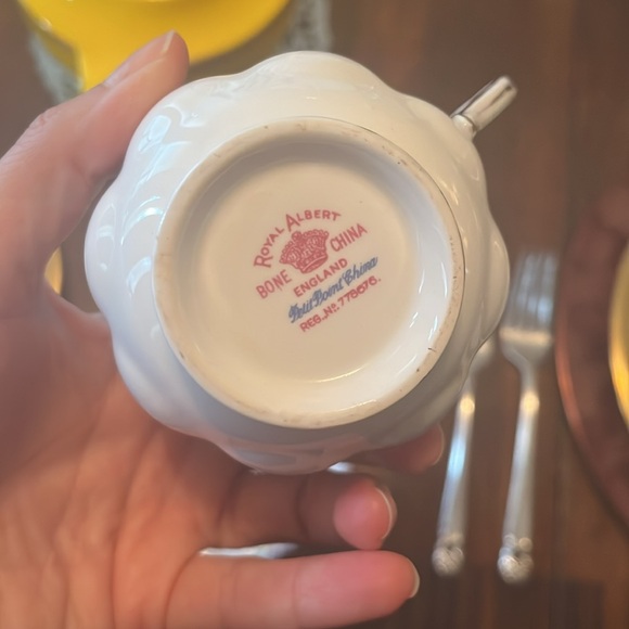 Royal Albert bone China teacup and saucer - Picture 2 of 5